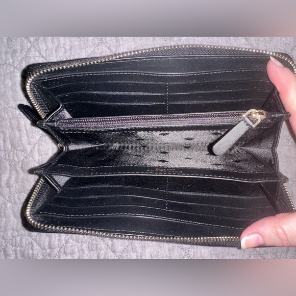 KATE SPADE! Black Leather Zippy Wallet - Picture 4 of 5